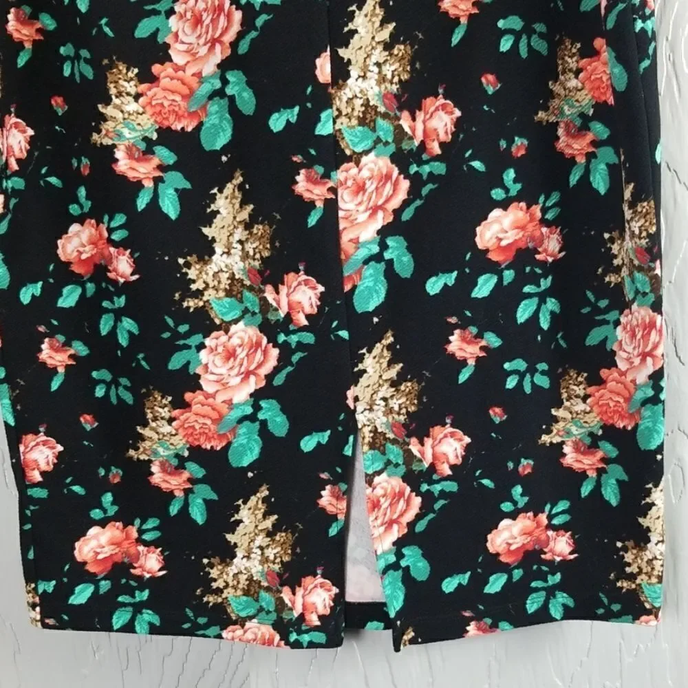 💚5/$20💚 FLORAL PENCIL SKIRT